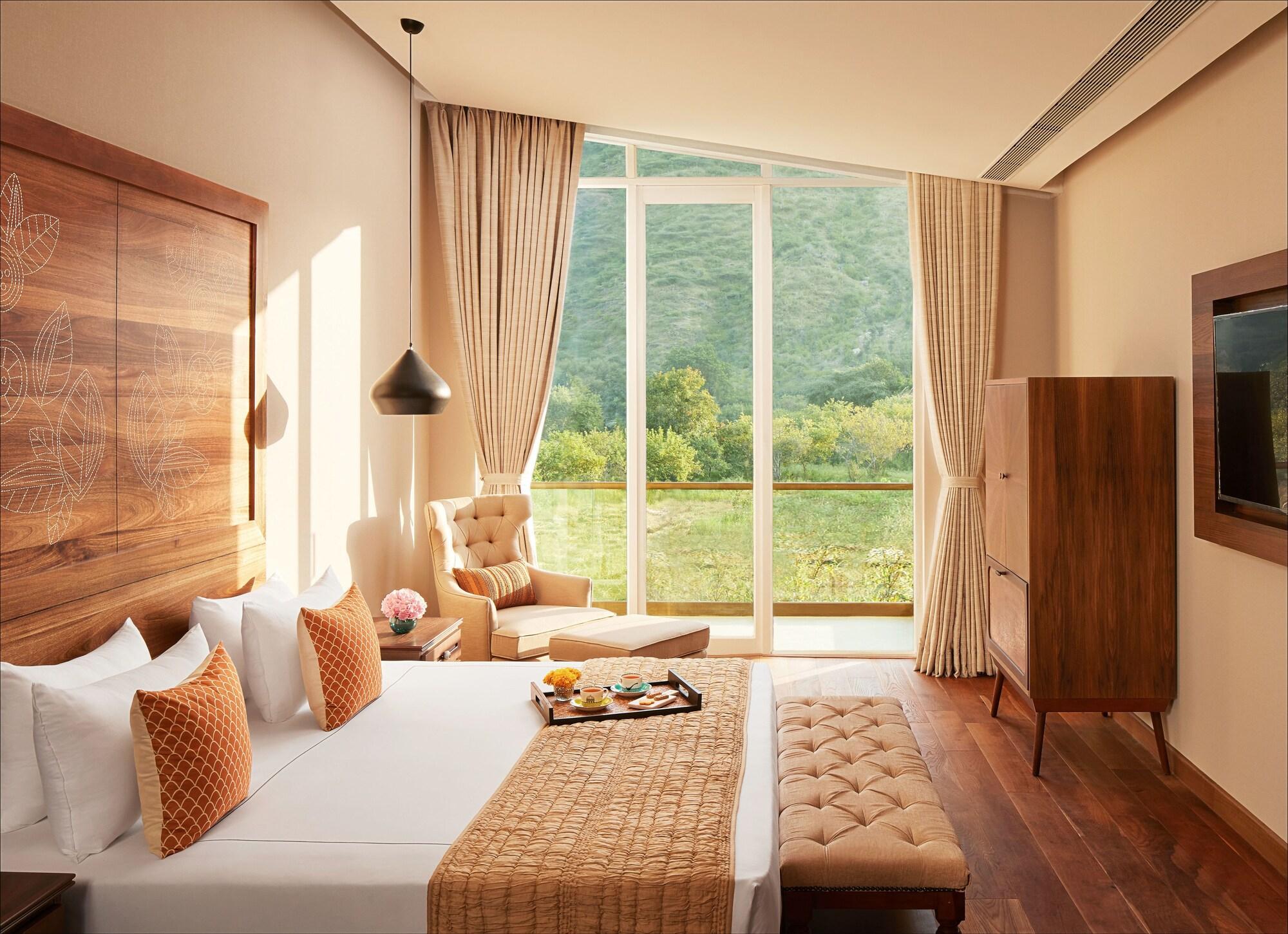 Taj Aravali & Hotel 5*